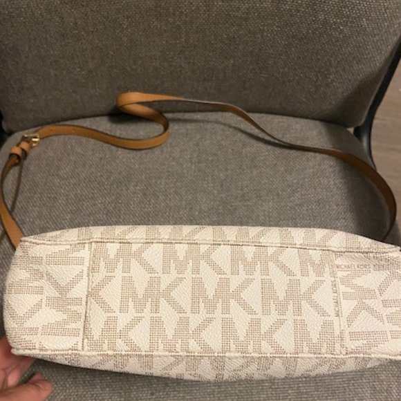 Authentic Michael Kors Beige Logo Crossbody Purse - Picture 6 of 10